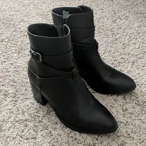 JustFab Black faux leather ankle boots size 7